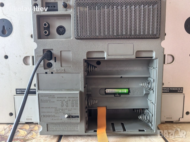 Уникален Hitachi TRK-9900E – Колекционерски 3-компонентен касетофон Boombox (1981, Япония, снимка 7 - Радиокасетофони, транзистори - 55103419