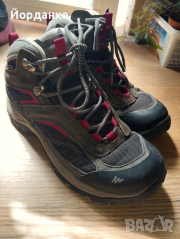 ДАМСКИ ТУРИСТИЧЕСКИ ОБУВКИ ЗА ПЛАНИНСКИ ПРЕХОДИ QUECHUA