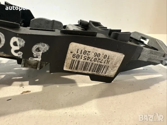 Държач на външна дръжка предна лява врата за BMW F10 F11 530Xd (2012) 720745109, снимка 2 - Части - 55363965
