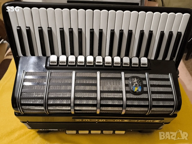 Акордеон Weltmeisyter Cantus 4