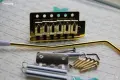 Златисто тремоло страт squier, снимка 1