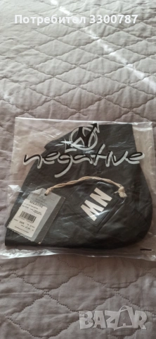 Дамска шапка на марката Negative , снимка 3 - Шапки - 55084083