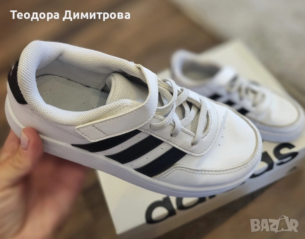 Детски маратонки Адидас размер 31, снимка 4 - Детски маратонки - 54326698
