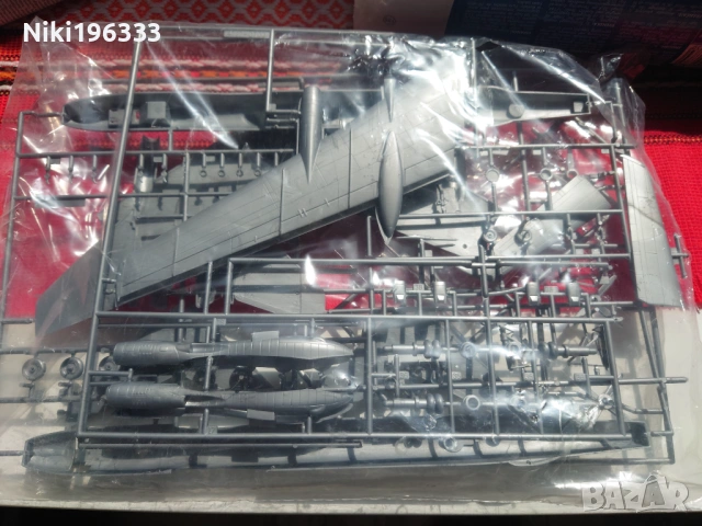 Макет на самолет Revell 1:144 Tupolev Tu-95 Bear D - Сглобяем модел (Рядък) , снимка 3 - Колекции - 53971440