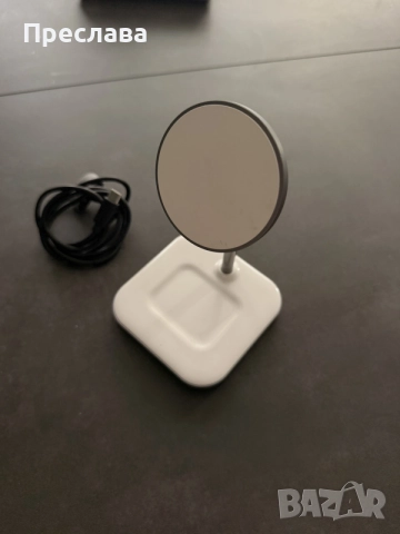 Стойка за зареждане на телефон и слушалки
