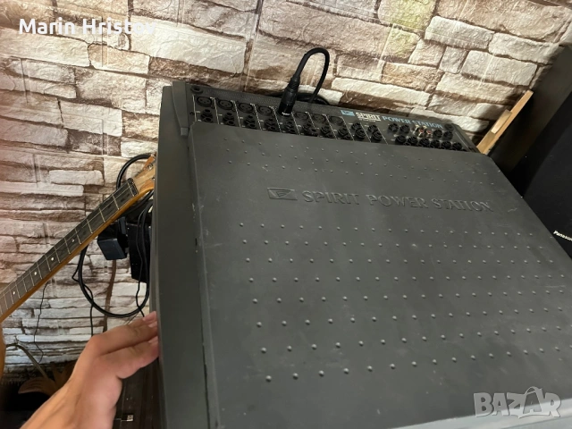Миксер с усилвател SoundCraft SPIRIT 2x400v, снимка 4 - Ресийвъри, усилватели, смесителни пултове - 54948247