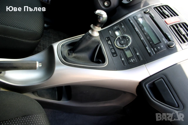 Toyota Auris II 1.6 (132 кс) + ГАЗОВ  ИНЖЕКЦИОН 2013 август, снимка 9 - Автомобили и джипове - 54730145
