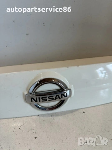 Бяла лайсна за заден номер на багажник за Nissan Juke 1.6 бензин (2012) 90868-1KR6A