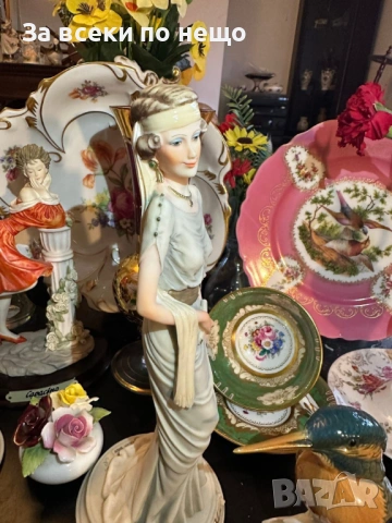 Capodimonte Italy  Circa 1987 Dear Studio figurine of an elegant lady’s Код P2068, снимка 10 - Декорация за дома - 53998008