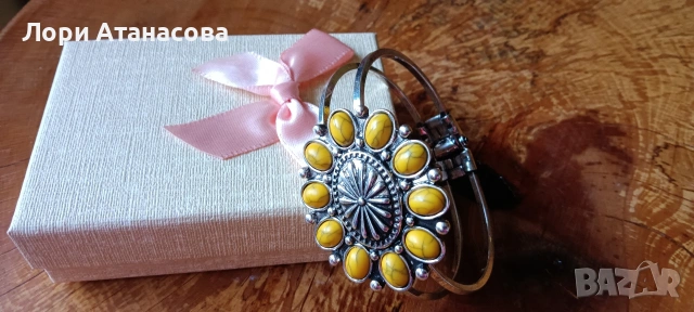 Дамска ретро модна гривна в минималистичен стил, с жълти камъни , флорален дизайн със закопчаване, снимка 2 - Гривни - 54008422