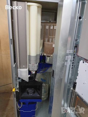 Вендинг necta opera кафемашина , снимка 3 - Вендинг машини - 54160174