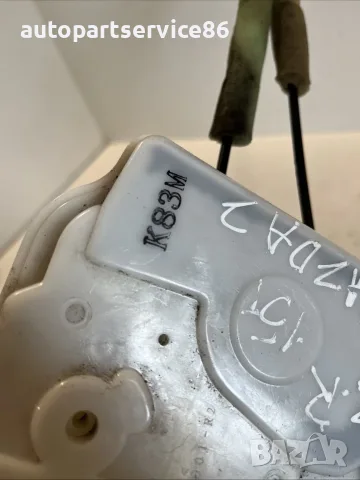 Механизъм за брава/актуатор на задна дясна врата за Mazda 3 2.2D (2015) K83N OEM, снимка 2 - Части - 55568737