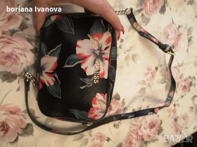 Guess , снимка 18 - Чанти - 54404382