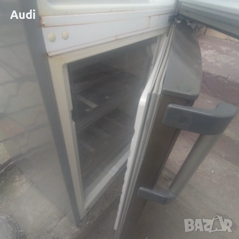 WHIRLPOOL голям комбиниран хладилник с фризер с обем 311л. Трябва да се дозареди с фреон, снимка 3 - Хладилници - 55281230