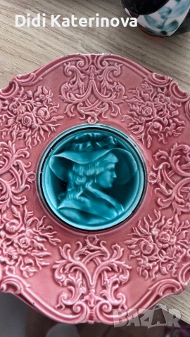 Това е антична портретна чиния Villeroy & Boch Schramberg Majolica Cameo от Германия,