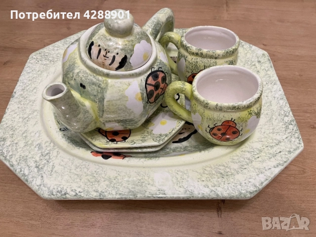 Комплекти за сервиране, чаши, уред за варене на яйца. Всичко е чисто ново. Цена за всяко 5Е.
