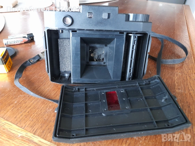 Средноформатен фотоапарат Holga 120 SF с лента и батерии, снимка 6 - Фотоапарати - 54370217