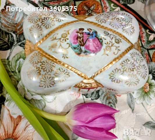 Стара,порцеланова бижутерка