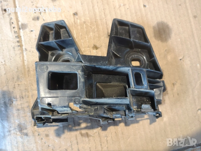 Скоба Държач Ляво Задна Броня 3G9807483A Volkswagen Passat B9 1.5 eTSI 150кс 2024г Бензин