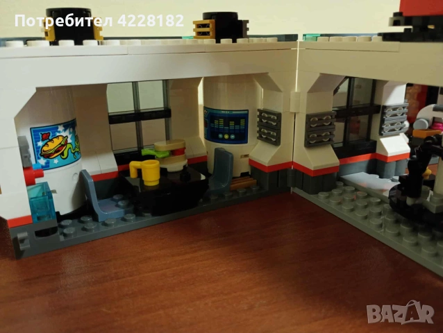 LEGO City Space Base and Rocket Launchpad, снимка 9 - Конструктори - 54560520