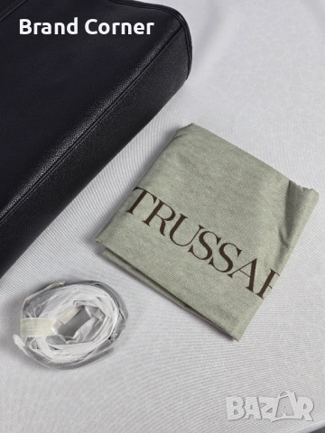 Нова дамска чанта Trussardi – черна със златисти детайли, снимка 4 - Чанти - 54410782