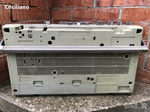Ретро касетофон Hitachi TRK-7990 , снимка 8 - Радиокасетофони, транзистори - 54572041