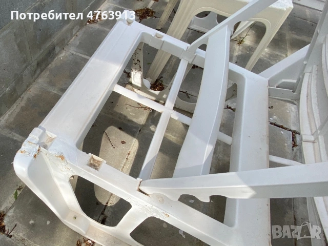 Комплект от два пластмасови шезлонга + масичка, бели , снимка 3 - Градински мебели, декорация  - 54477283