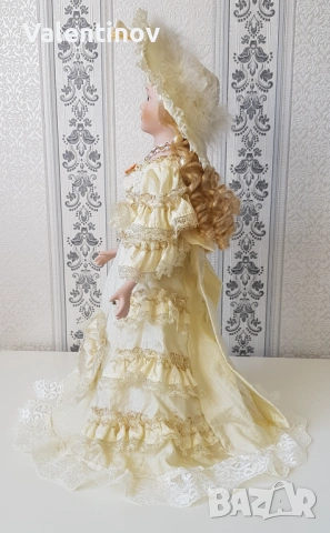 Порцеланова кукла със стойка , снимка 2 - Кукли - 54097307