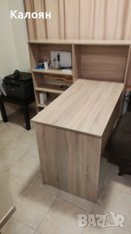 Бюро +  2  офис  стола и монитор , снимка 2 - Столове - 53969613
