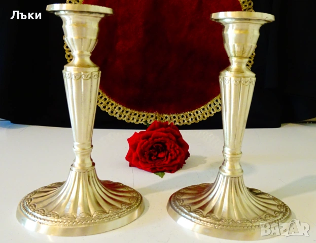 Бронзов свещник,красив релеф,400 гр. 