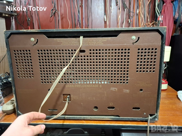 Продава се дървено радио  Saba  . , снимка 5 - Антикварни и старинни предмети - 54033899