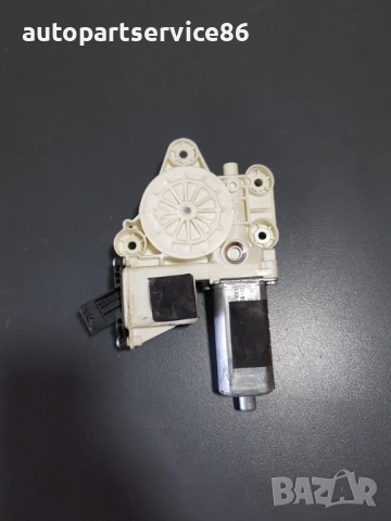 Мотор за стъкло на предна лява врата Bosch за Opel Vectra C (2005) 0130822011, снимка 2 - Части - 54310779