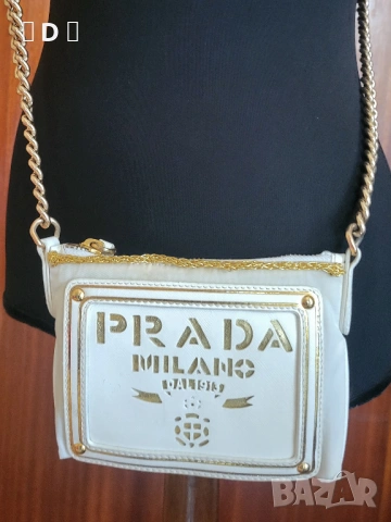 PRADA оригинална малка чантичка, снимка 12 - Чанти - 54498785