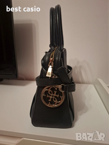 Продавам оригинална дамска чанта Guess., снимка 2 - Чанти - 54905498
