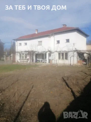 Къща с търговски обект 