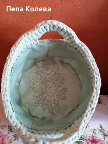 Голям панер от прежда Макарон -ръчно плетиво , снимка 5 - Декорация за дома - 54281879