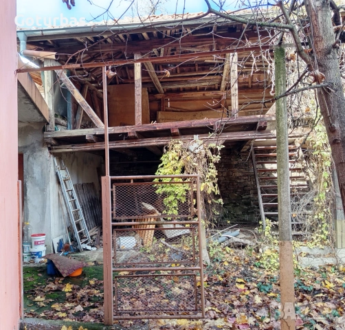 Селска къща с пристройка и сайвант в село Ломец, снимка 8 - Къщи - 54764425