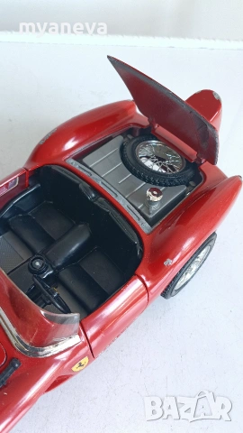 Ferrari 250 Testa Rossa от 1957 г. в мащаб 1:18, Bburago , произведен в Италия. , снимка 6 - Колекции - 54991208