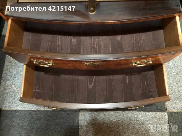Нощно шкафче "Henredon Aston Court" с три чекмеджета, снимка 11 - Шкафове - 54663340