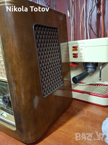 Продава се дървено радио  Saba  . , снимка 3 - Антикварни и старинни предмети - 54033899