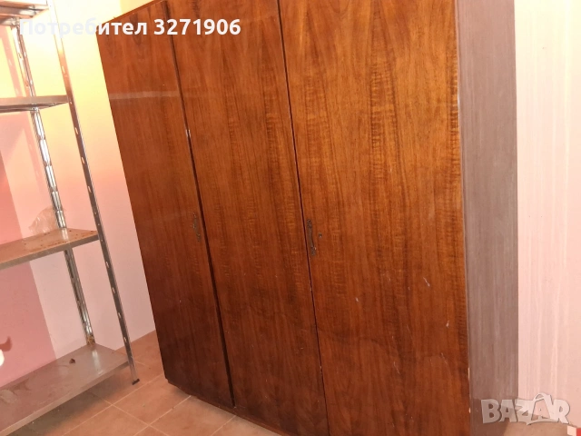 Трикрилен гардероб, снимка 2 - Гардероби - 55050272