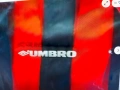 Umbro футболна тениска винтидж размер М  червено черна, снимка 2