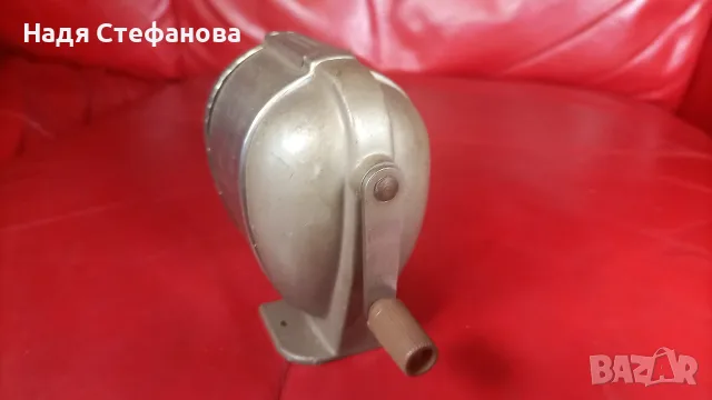 Острилка за моливи, интересна американска, манивела за различни дебилини, снимка 3 - Антикварни и старинни предмети - 55365494