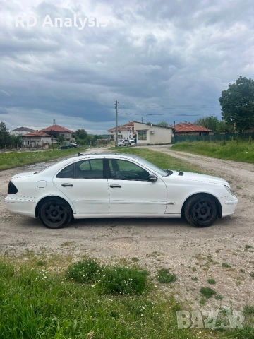 Mercedes E 220, снимка 3 - Автомобили и джипове - 54581281