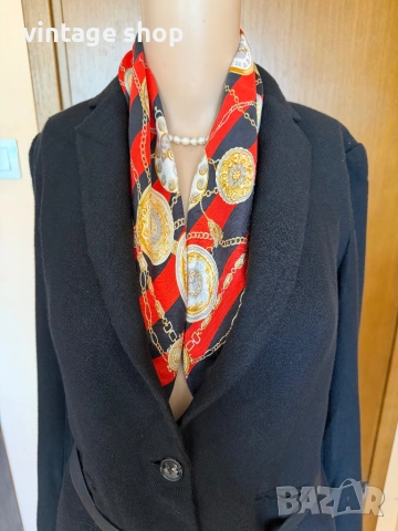 Копринен винтидж шал червено и черно с десен ретро часовници