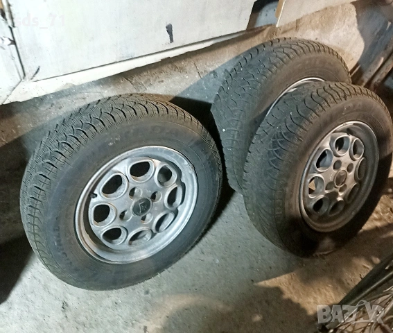 Продавам 5 джанти лети бъбрек за Лада с 4 нови гуми Fulda зимни 400 евро, снимка 2 - Гуми и джанти - 54481602
