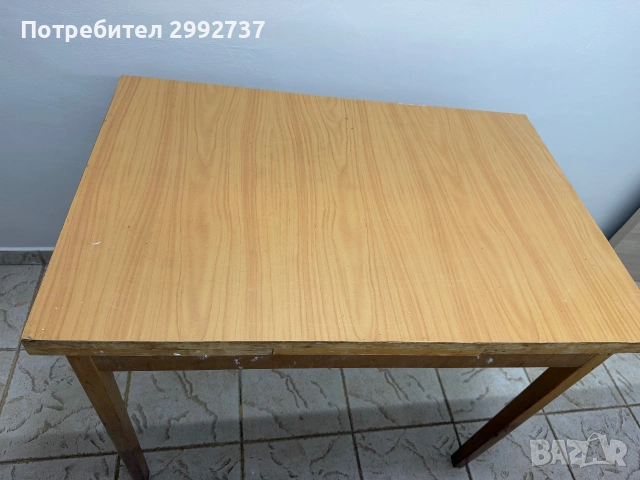 Продавам разтегателна кухненска маса