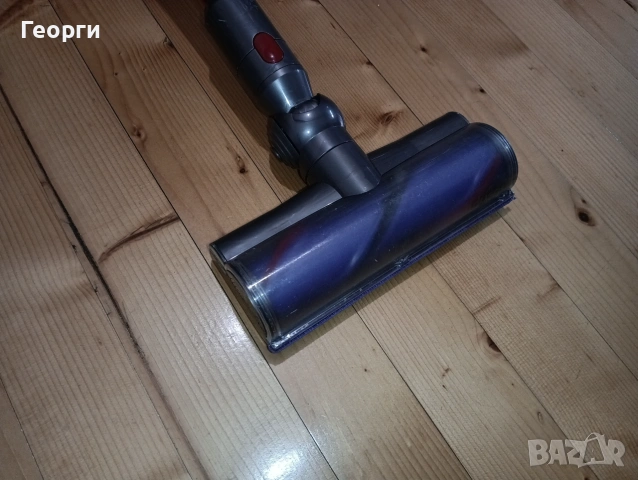 Отлична прахосмукачка Dyson V10 с добра батерия и аксесоари, снимка 5 - Прахосмукачки - 53357300