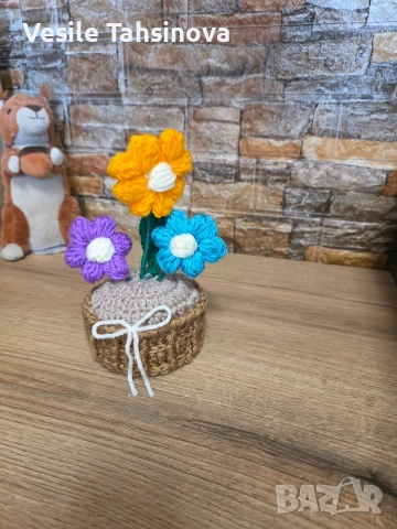 Ръчно плетени цветя, снимка 2 - Изкуствени цветя - 54245685