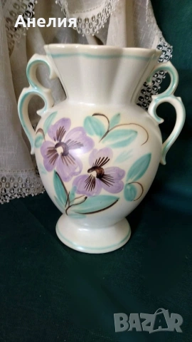 Ваза амфора с виолетки 